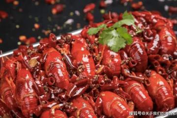 買小龍蝦,到底選青色還是紅色?原來差別這麼大,以後別再亂買了