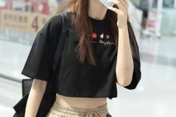 金晨不化妝素顏出鏡,長相依舊有魅力,露出小蠻腰盡顯窈窕身姿