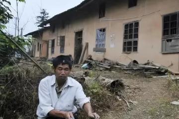 兒子去世,我傷心欲絕一人坐車去外地,車上聽見熟悉的聲音,淚奔