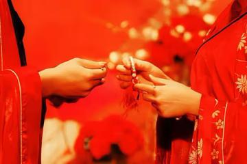 養父將我養大，結婚時女方不讓養父上台，我取消婚禮：我看錯人了