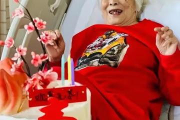 突發!馮唐87歲母親去世,生前穿紅衣喝烈酒:我因好色才嫁給你爹