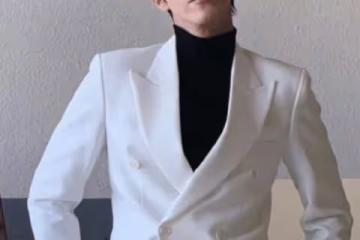 有種「整容」叫退伍後,黃光熙近照流出,穿白西裝時尚又帥氣