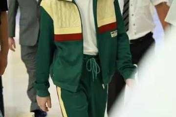 真沒看出來「雨神」蕭敬騰還是個休閒男孩，穿拼色運動套裝，超帥