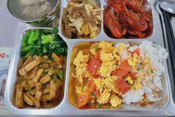 公務員曬一周的伙食，網友們羨慕不已，網友：擠破頭都要當公務員