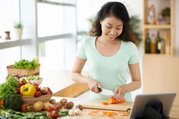 發現老公出軌，我「磨刀」三天，老公不敢睡覺，主動承認錯誤