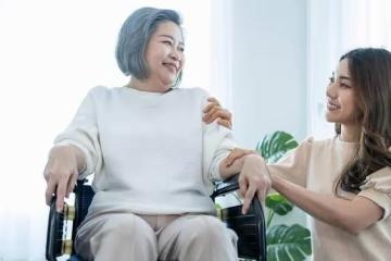 婆婆手術要花60萬,我阻攔,丈夫怒提離婚,半年後哭訴:不如不治