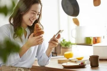 她29歲,工資8500,出門遊玩婆婆要訂三人間,她不同意被罵不懂事