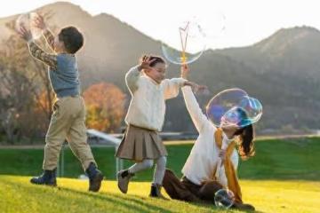 她32歲，老公意外去世，2720000補償款給公婆200000，他們很高興