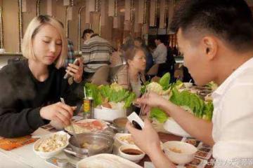離婚後我「和前夫吃散夥飯」吃完他去買單!我無意看到「包裡的紙」當下決定復婚