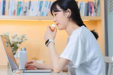 異性之間,你究竟相信一見鍾情,還是日久生情?