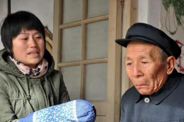 結婚後公公提出要兒媳回娘家住，兒媳提三個條件，公公沉默不語