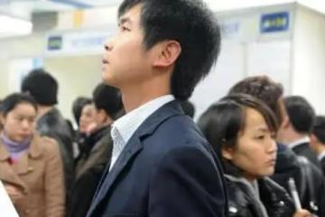 新型啃老出現了?父母還被蒙在鼓裡,反而認為孩子努力上進