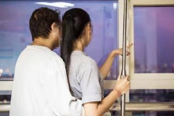我和老公因為工作必須出國，大嫂主動幫我們照顧剛出生的女兒。3年後我們夫妻久違回國，拿了40萬給她作為感謝。沒想到晚上為女兒泡奶粉時，竟發現一張紙條，看完後我淚如雨下⋯⋯