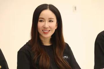 「胡一菲」的飾演者婁藝瀟，臉部變化明顯，但還是挺有氣質