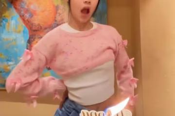 小S小女兒慶祝12歲生日,在蛋糕面前鬼馬精靈,比兩個姐姐還漂亮