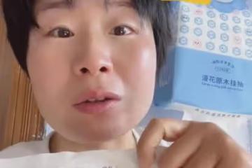 兒子考44分媽媽無奈哭訴：大街總有人掃吧，只要不危害社會就夠了