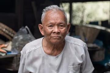 68歲的單身公公不習慣城市生活，父母出了一個好主意，一舉三得