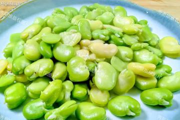 春天中老年要養骨，少吃白菜土豆，多吃這3樣，腿腳有勁，精神好