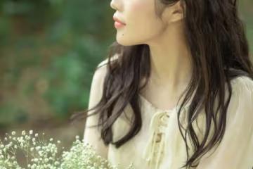 19歲尤物少女時尚穿搭:淺黃色連衣裙 迷人又優雅
