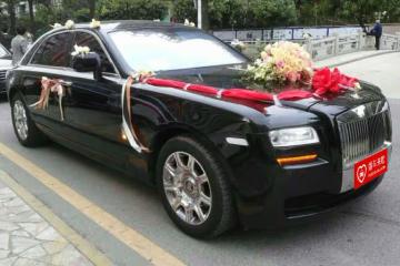先給了18萬！婚禮當天 「新娘還要9萬下車費」高傲嗆：婚姻才能長久！男子暴怒扔下她：「帶著你的親戚，現在就滾回去」…