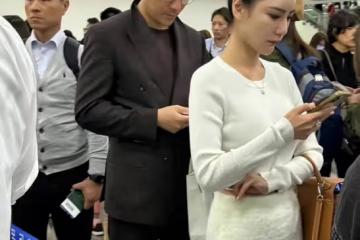 汪小菲帶未婚妻韓國旅遊，Mandy戴大鑽戒搶鏡，汪小菲貼心拿外套