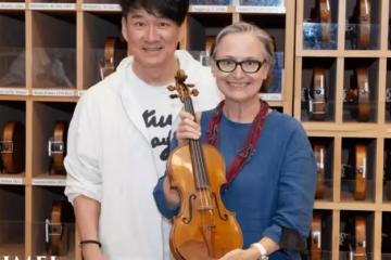 周華健罕見和美國妻子同框,61歲妻子頭髮花白,夫妻同框似母子