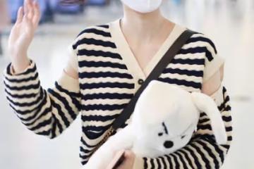 生活中的白鹿挺有少女感，針織衫肩膀開個口，看著挺顯瘦的