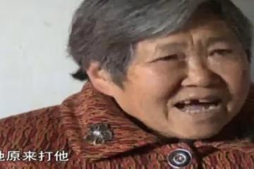 男子被妻子家暴8年，連女婿也打他，兩個女兒：誰讓他沒錢了