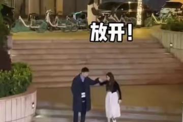 情侶紀念日去高檔餐廳吃飯,發現菜里有頭髮,女子吵鬧遭男友嫌棄