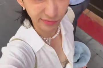 小哈利是真的酷!海島度假穿著太搶眼,高筒靴展現自由的狀態