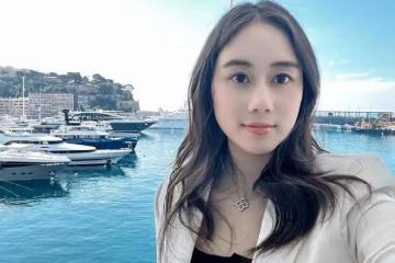 何超欣霍啟文同框出席活動,像一對豪門情侶,24歲何超欣又漂亮了
