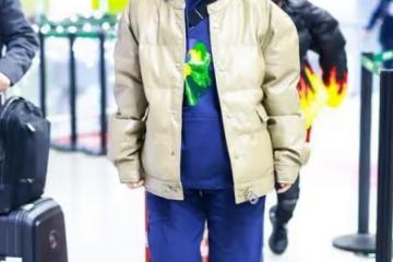 謝娜挺會保暖的，休閒夾克配衛衣套裝，有中年人的自覺性了