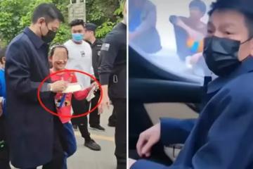 劉德華農村拍戲引圍觀!主動給小孩子簽名,不準一旁壯漢保鏢阻攔