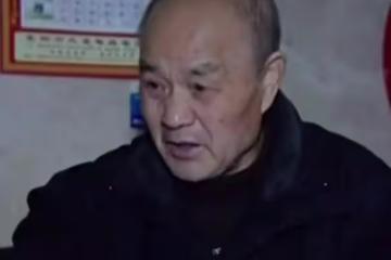 得知父親意外分了5套拆遷房，兒子想要全部家產，並毒打80歲父母