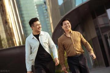 清明祭祀,小叔全家20口來我家,酒席散後父親:以後掃墓別叫我