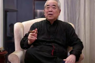 范曾再婚驚艷全網，牽手小50歲美女引發熱烈討論