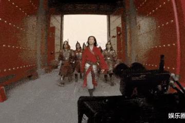 太颯!劉亦菲動作戲訓練畫面曝光,吊威亞1打5太刻苦