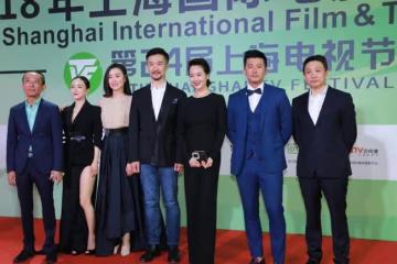 40+女明星風情迥然不同,吳越遇上左小青,一個清冷一個熱情