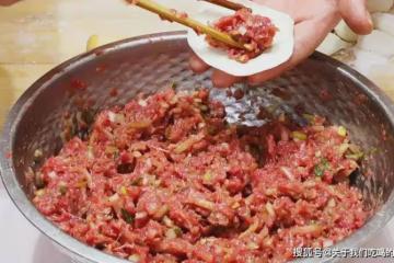 調餃子餡時,牢記「加1水,放1油」,肉餡鮮嫩多汁,調啥餡都賊香