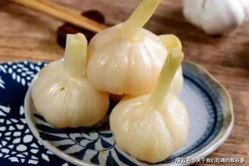 腌糖蒜,只放糖和醋不正宗,只需多加3樣,更酸甜更爽脆,耐保存