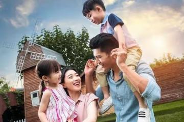 本想去兒子家小住，兒媳連著一星期回娘家，明白真相後他默默回家