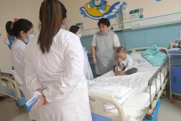 男童間斷髮燒半年，一紙診斷報告解開其中秘密，90後爸媽後悔不已