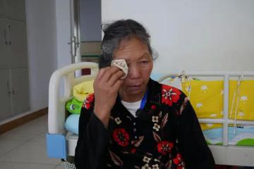 奶奶帶著孫子在外求醫,突然接到兒媳電話,她擔心的事還是發生了
