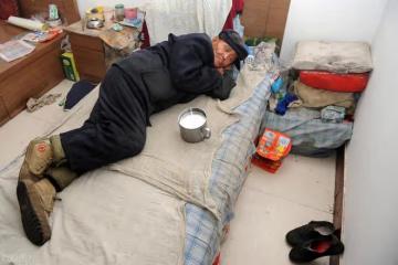 5旬光棍在養老院病逝無人知,去世第2天就下葬,手足薄情讓人心寒