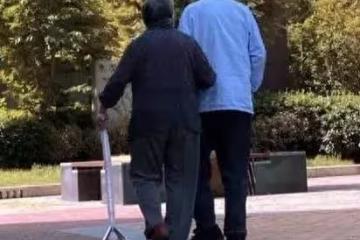 父親去世，繼母要去親兒子家，外孫：外婆，你什麼時候回來？
