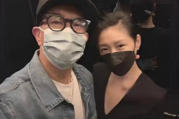 大S發糖了! 和具俊曄在電梯里擁抱合照,每次出行都打卡紀念