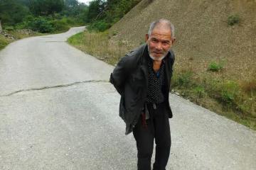 6旬老伯被老伴謾罵打壓40年，現在氣得要離婚，直言還不如單身漢