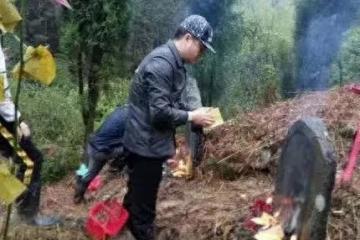 俗話說「上墳3不帶,子孫禍不來」,3不帶指什麼呢?
