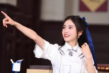 Baby新造型變清純女學生,穿民國裝扎雙馬尾好少女,哪像生過娃
