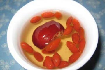 枸杞是直接嚼著吃,還是泡水喝好?營養師終於給出答案了